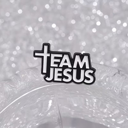 Team Jesus Pin – Christelijke Badge met Statement | Draag Jouw Geloof met Trots