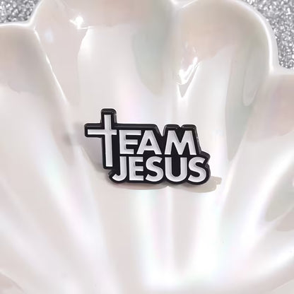 Team Jesus Pin – Christelijke Badge met Statement | Draag Jouw Geloof met Trots